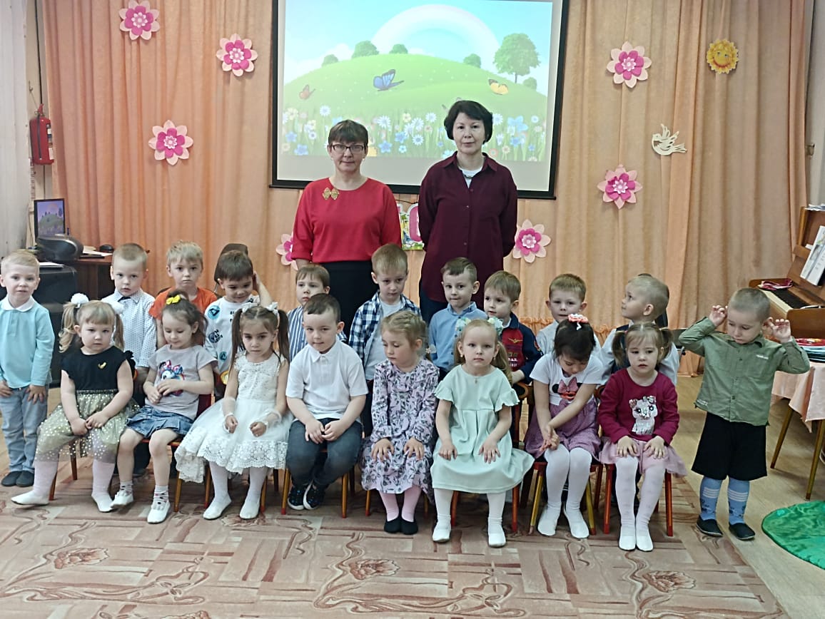 Весенние развлечения «Хорошо в саду весной».